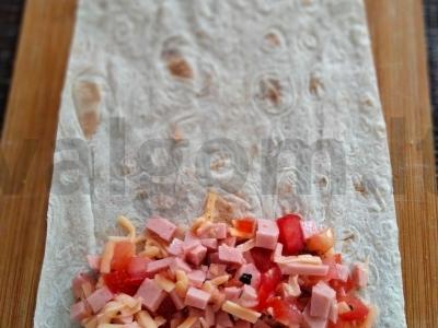 Rulėliai su dešra ir sūriu Žingsnis 2