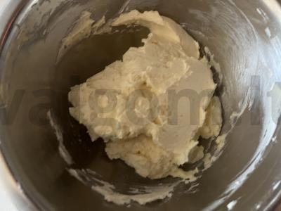 Kremas tortams iš varškės sūrio ir sviesto pagrindine nuotrauka