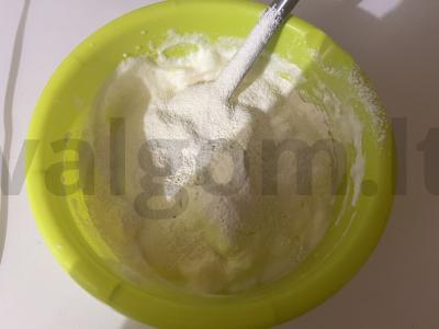 Purūs biskvitas, kuris tinka bet kokio torto gaminimui Žingsnis 3