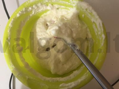 Purūs biskvitas, kuris tinka bet kokio torto gaminimui Žingsnis 4