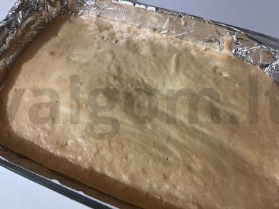 Purūs biskvitas, kuris tinka bet kokio torto gaminimui pagrindine nuotrauka