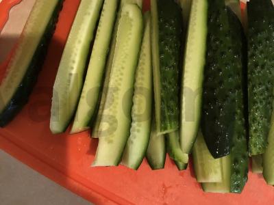 Sūdyti agurkai su česnaku ir šviežiais žalumynais Žingsnis 1