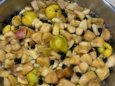 Obuolių, juodųjų serbentų ir kviečių kompotas Žingsnis 1