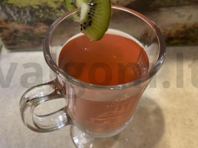 Obuolių, juodųjų serbentų ir kviečių kompotas pagrindine nuotrauka