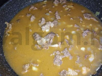 Aštrus troškintas jautienos patiekalas su granatu Žingsnis 2