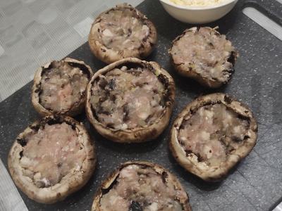 Įdaryti grybai „Mėgstamiausi“ Žingsnis 3