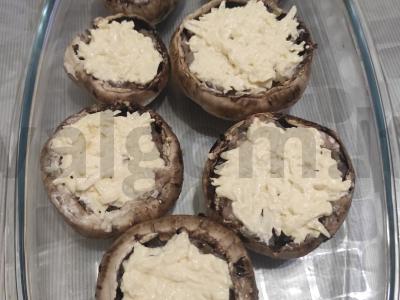 Įdaryti grybai „Mėgstamiausi“ Žingsnis 4