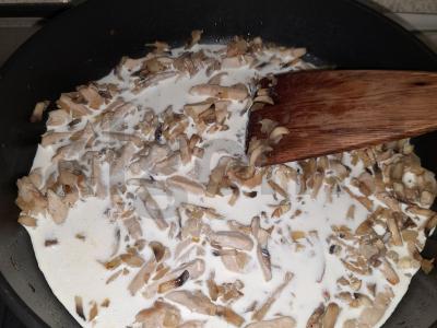 Kalakutienos krūtinėlė su grybais grietinėlės padaže su bulvių koše Žingsnis 7