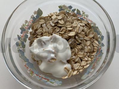 Avižinė košė su abrikosu ir persiku ant grietinėlės Žingsnis 1