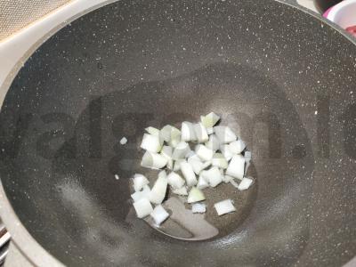 Jautienos plovas su česnaku ir žolelėmis Žingsnis 1