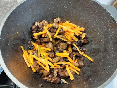 Jautienos plovas su česnaku ir žolelėmis Žingsnis 3