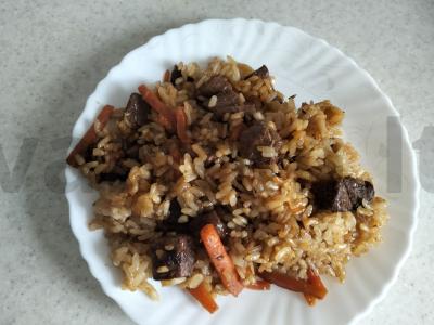 Jautienos plovas su česnaku ir žolelėmis pagrindine nuotrauka