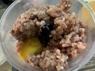 Dviejų sluoksnių sūrio burgeris „Su ugnimi“ Žingsnis 1