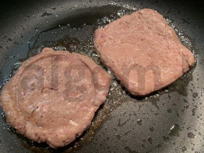 Dviejų sluoksnių sūrio burgeris „Su ugnimi“ Žingsnis 2