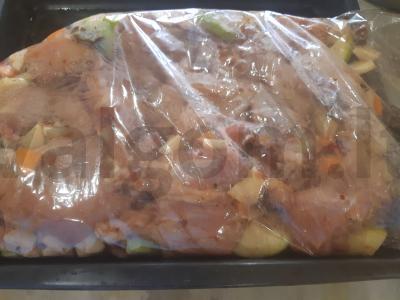 Daržovės, keptos orkaitėje su vištiena kepimo maiše Žingsnis 4