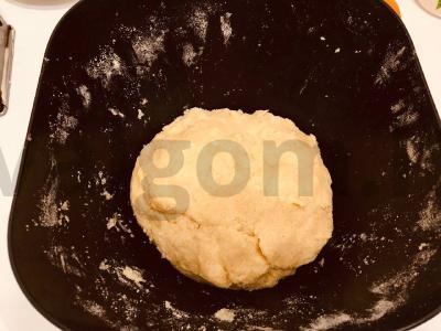 Ryškus pyragas su grietinėlės-varškės įdaru ir persikais Žingsnis 1