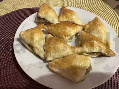 Namų samsa su mėsos faršu pagrindine nuotrauka