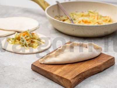 Kibinai su kopūstais ir krapais iš paruoštos tešlos Žingsnis 2