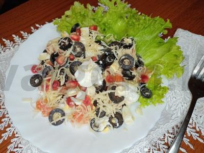 Salotas su rikotos sūriu ir granatų sėklomis pagrindine nuotrauka