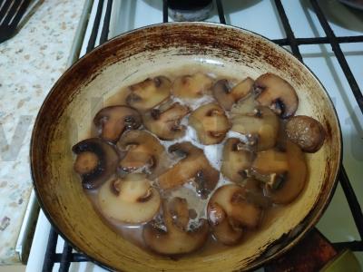 Šampinjonai su cukinijomis sviesto omlete Žingsnis 3