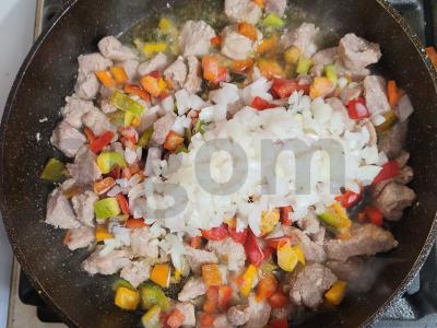 Švelnus kiaulienos guliašas su sojų padažu Žingsnis 2