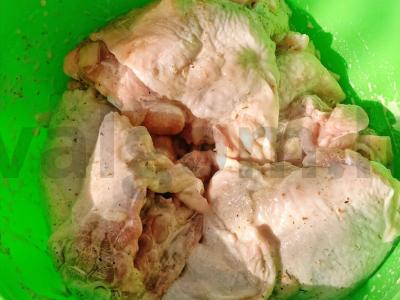 Vištienos šlaunelės su pievagrybiais Žingsnis 1