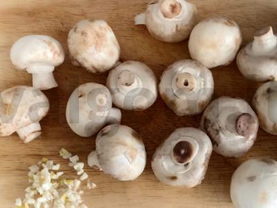 Vištienos šlaunelės su pievagrybiais Žingsnis 2