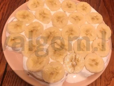 Lengvas tortas iš meduolių, grietinės ir bananų Žingsnis 4