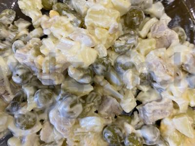 Olivje su kiauliena pagrindine nuotrauka