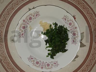 Pienių ir kiaušinių salotos Žingsnis 3