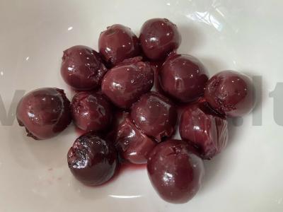 Vaisių salotos su konservuotais persikais ir vyšniomis Žingsnis 1