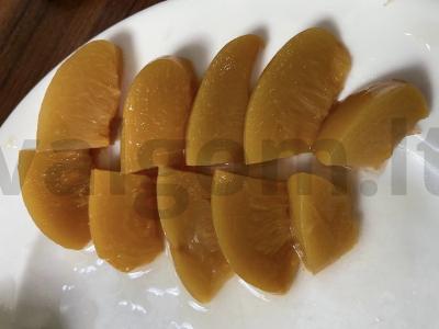 Vaisių salotos su konservuotais persikais ir vyšniomis Žingsnis 2