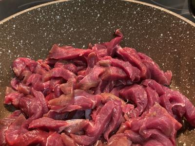 Befstroganovas su grikių koše Žingsnis 1