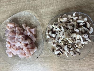 Spagečiai „Alfredo“ su vištiena ir grybais Žingsnis 1