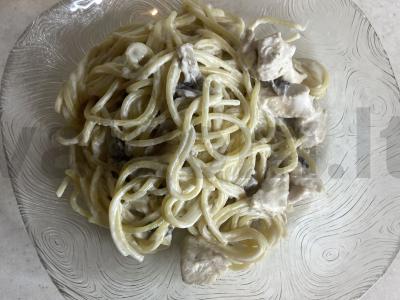 Spagečiai „Alfredo“ su vištiena ir grybais pagrindine nuotrauka