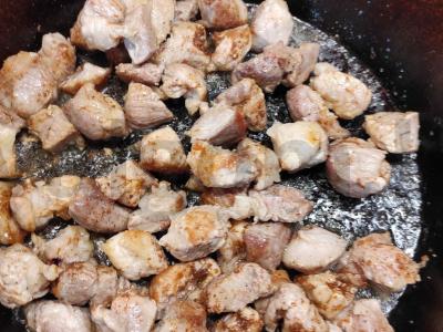 Kibinai su kiauliena, grybais ir adžika Žingsnis 1