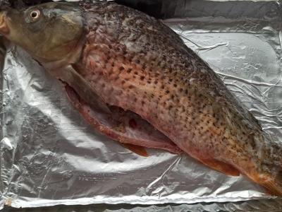 Skani karpiai, kepti su granatų sėklomis ir riešutais Žingsnis 2