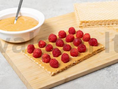 Vaflinis tortas su avietėmis ir kondensuotu pienu Žingsnis 2