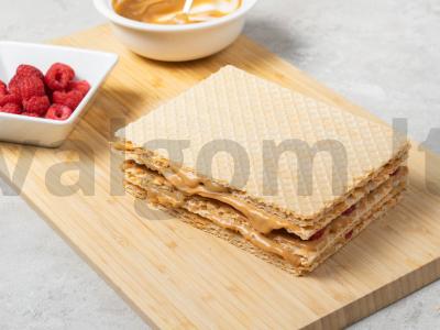 Vaflinis tortas su avietėmis ir kondensuotu pienu Žingsnis 3