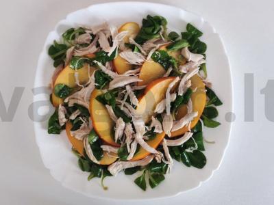 Skani salotos su persimonu pagrindine nuotrauka