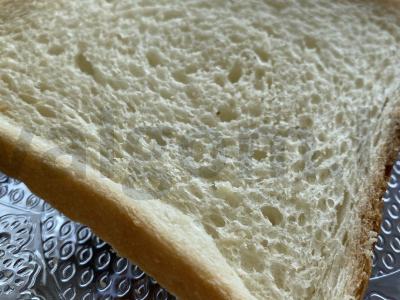 Karštas sumuštinis su pomidoru ir kiaušiniu pusryčiams Žingsnis 1