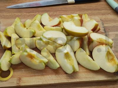 Kepta vištiena su obuoliais Žingsnis 3