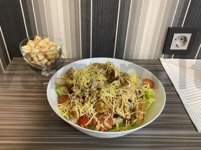 Cezario salotas su kalakutienos filė pagrindine nuotrauka