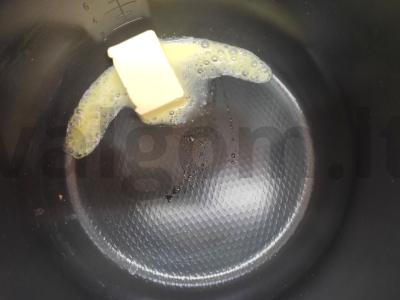 Švelnus triušis lėtoje viryklėje su prieskoniais Žingsnis 1