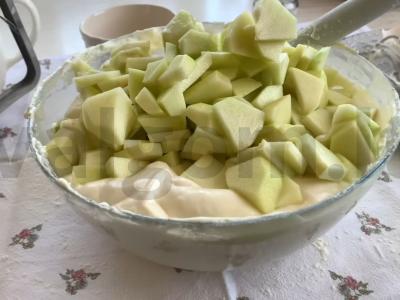 Šarlotė su obuoliais iš 5 ingredientų Žingsnis 4