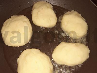 Bulvių kotletai su siurprizu Žingsnis 4