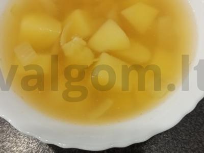 Žirnių sriuba su kalakutų kaklais pagrindine nuotrauka