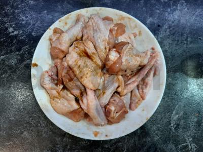 Vištienos sparneliai grikių dribsniuose Žingsnis 2