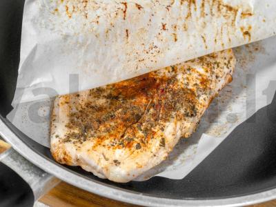 Vištienos krūtinėlės kepsniai pergamente Žingsnis 3