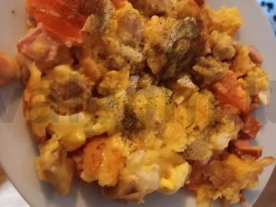 Kiaušinienė su daržovėmis ir marinaro padažu pagrindine nuotrauka